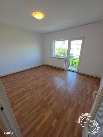 Apartament cu 3 camere semidecomandat în Micro 17