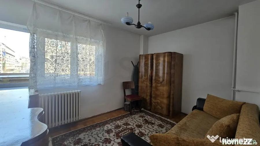 Apartament cu 3 camere semidecomandat în Națiunile Unite