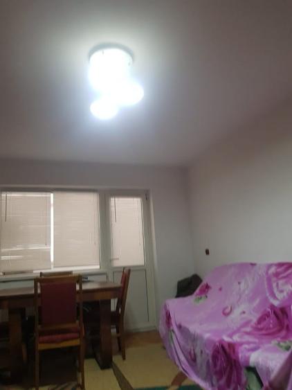 Apartament cu 3 camere, mobilat în Sud