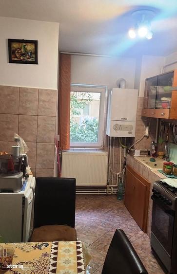 Apartament cu 3 camere decomandat în Micro 3