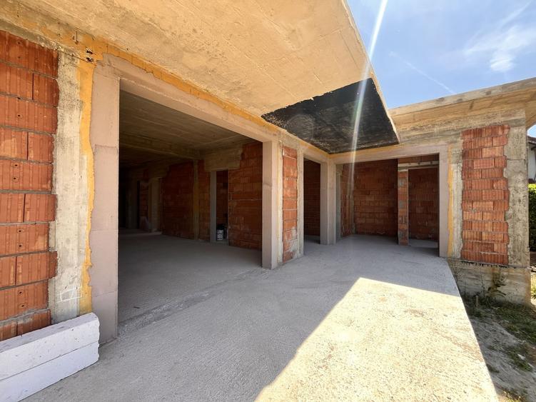 Casă individuală cu 4 camere cu Canalizare în Dumbrăvița