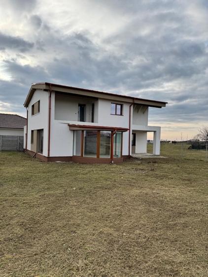 Casă individuală cu 5 camere cu Teren 652 Mp în Nojorid