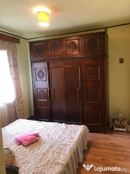 Apartament cu 3 camere semidecomandat în Telecabinei