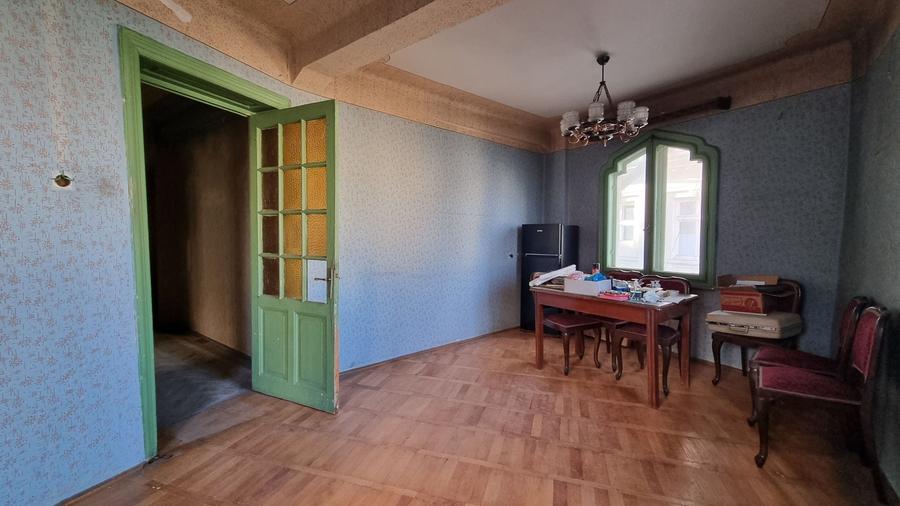 Apartament cu 4 camere decomandat în Calea Victoriei