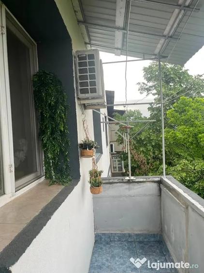 Apartament cu 4 camere semidecomandat în Crihala