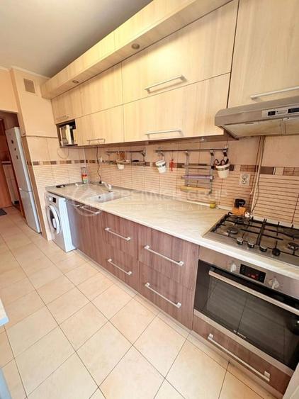 Apartament cu 3 camere decomandat în Dacia