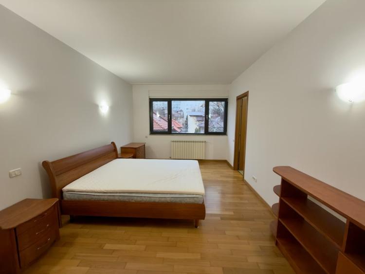 Apartament cu 5 camere decomandat, mobilat în Dorobanți