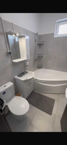 Garsonieră decomandată în Roșu