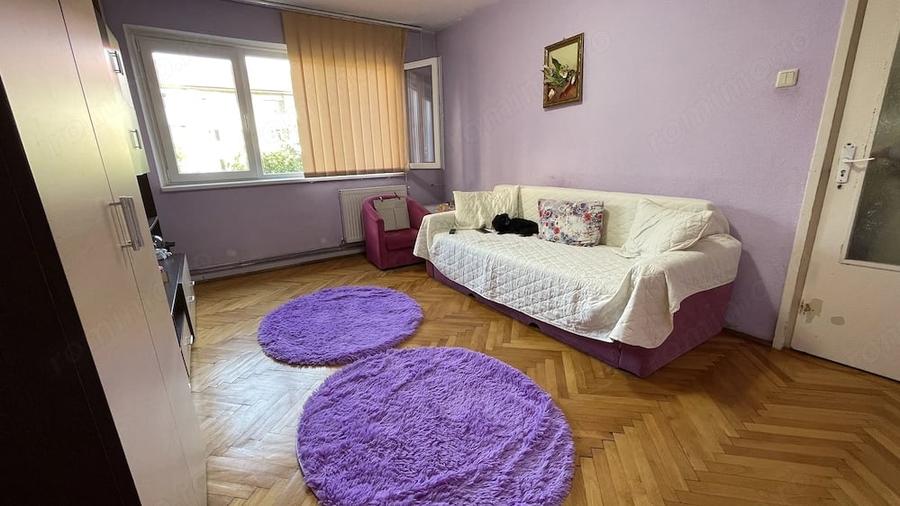 Apartament cu 3 camere semidecomandat în Cetății