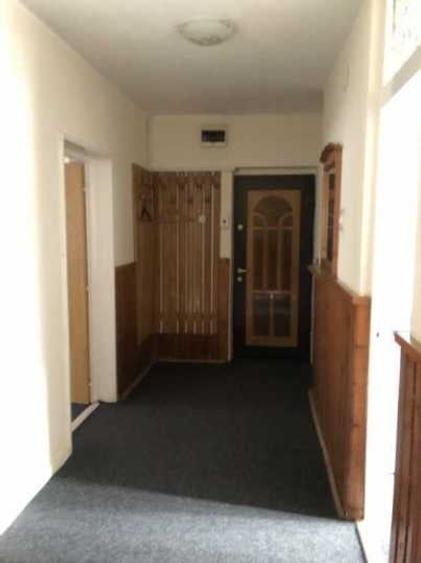 Apartament cu 3 camere semidecomandat, mobilat în P-ța Unirii