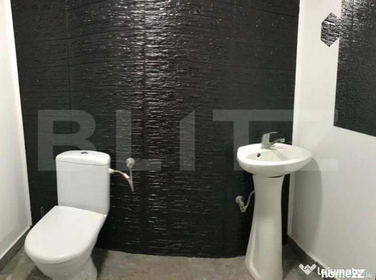 Casă cu 7 camere cu Teren 400 Mp în Central