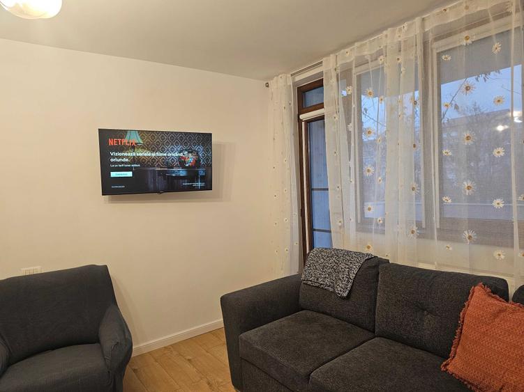 Apartament cu 3 camere semidecomandat în Central