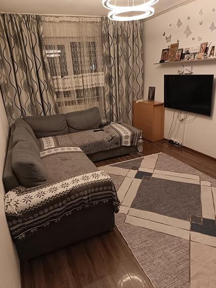 Apartament cu 3 camere semidecomandat în Ferentari
