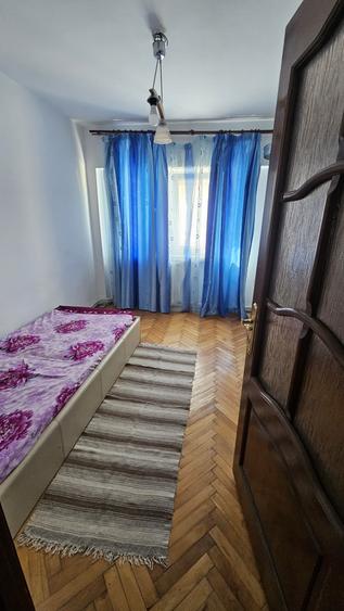 Apartament cu 3 camere decomandat în Precista