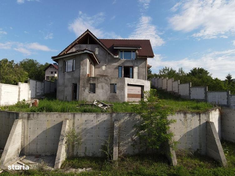 Casă cu 4 camere în Măgura