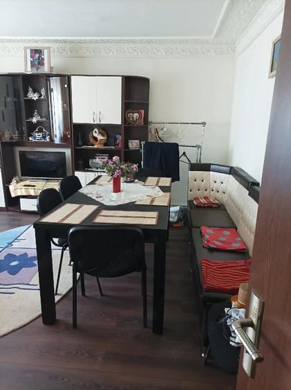 Apartament cu 3 camere decomandat în Sud