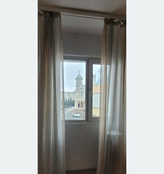 Apartament cu 3 camere semidecomandat în Exterior Vest