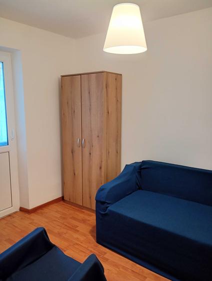 Apartament cu 3 camere semidecomandat în Exterior Vest