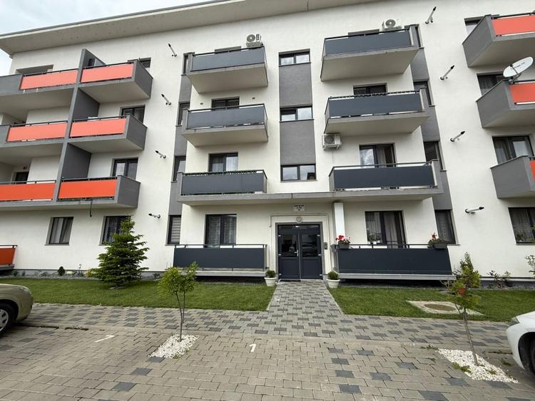Apartament cu 3 camere semidecomandat în Florești — fotografia 1