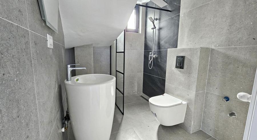 Casă individuală cu 4 camere cu Canalizare în Chiajna