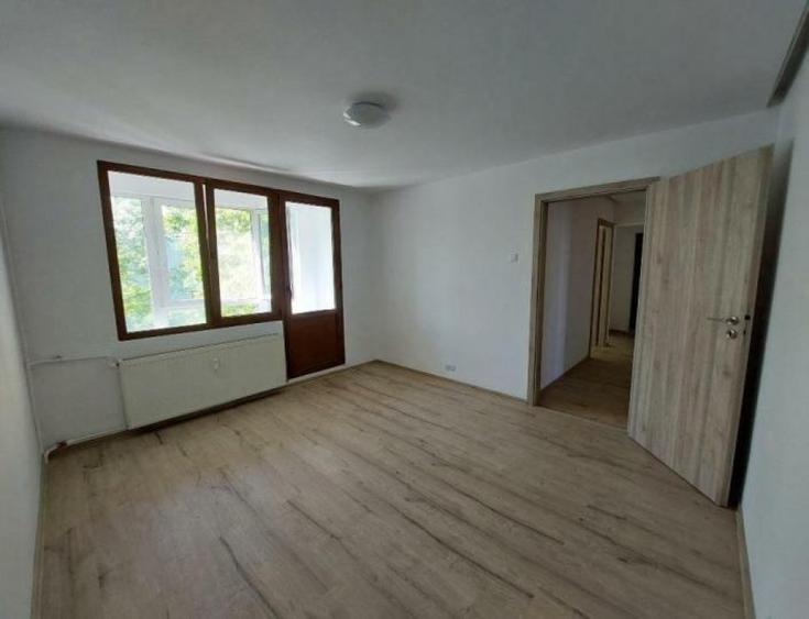 Apartament cu 4 camere decomandat în 1 Decembrie 1918