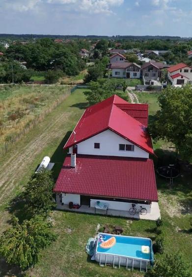 Casă individuală cu 7 camere cu Canalizare în Crevedia