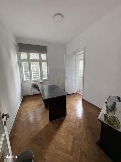 Casă cu 9 camere cu Teren 300 Mp în Eminescu