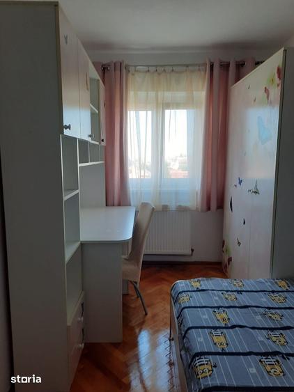 Garsonieră decomandată în Sub Arini