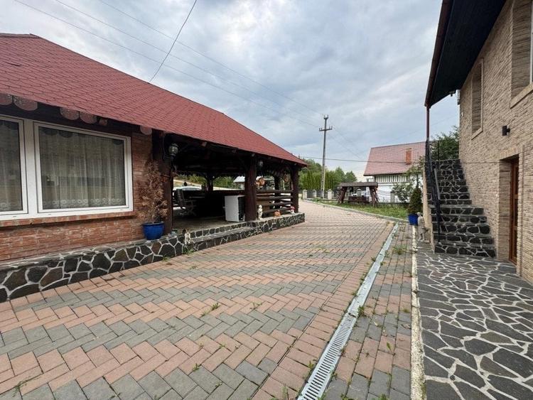 Casă cu 13 camere cu Teren 2500 Mp în Sucevița