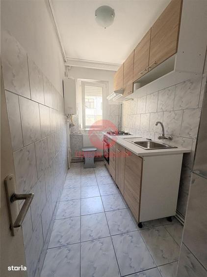 Apartament cu 3 camere semidecomandat în Central