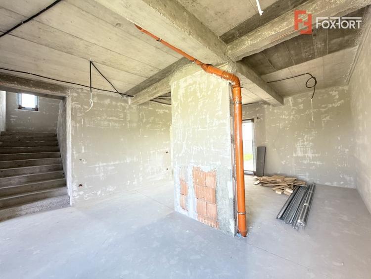 Casă individuală cu 4 camere cu Canalizare în Săcălaz