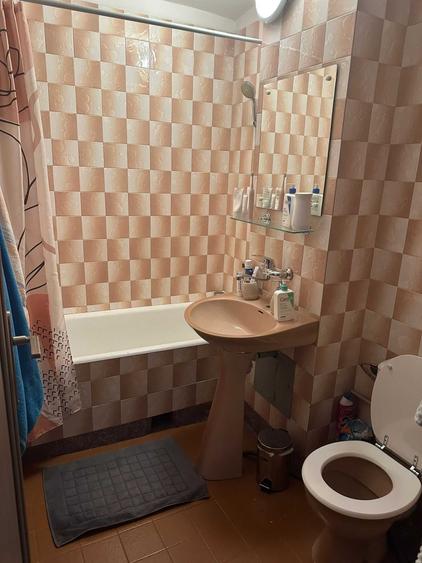 Apartament cu 3 camere nedecomandat în Mărăști