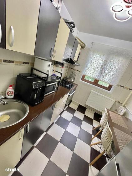 Apartament cu 3 camere semidecomandat în Drumul Taberei