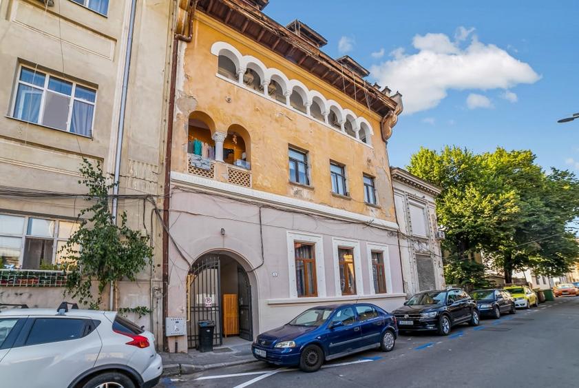 Apartament cu 4 camere decomandat, mobilat în Calea Victoriei