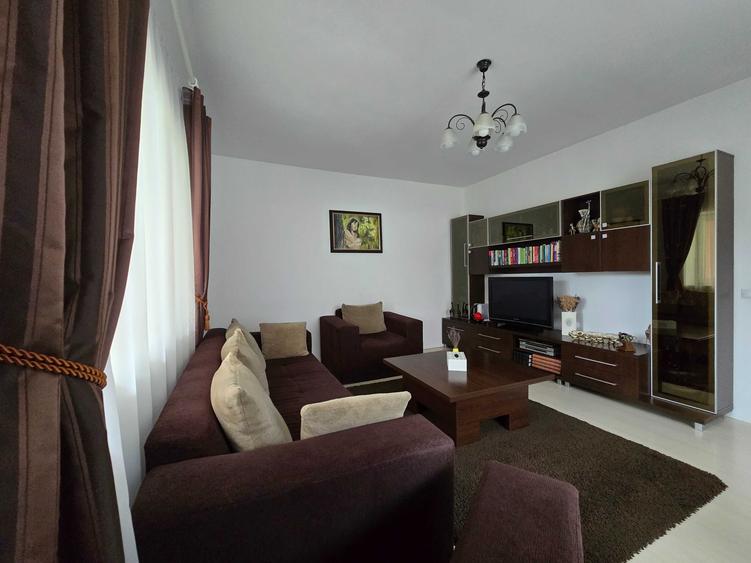 Casă cu 4 camere în Recea
