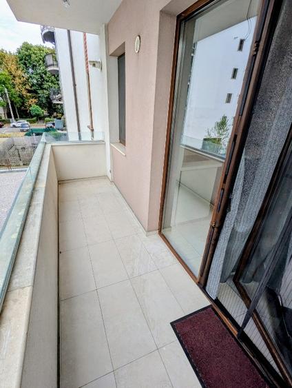 Apartament cu 2 camere semidecomandat, mobilat în Între Lacuri