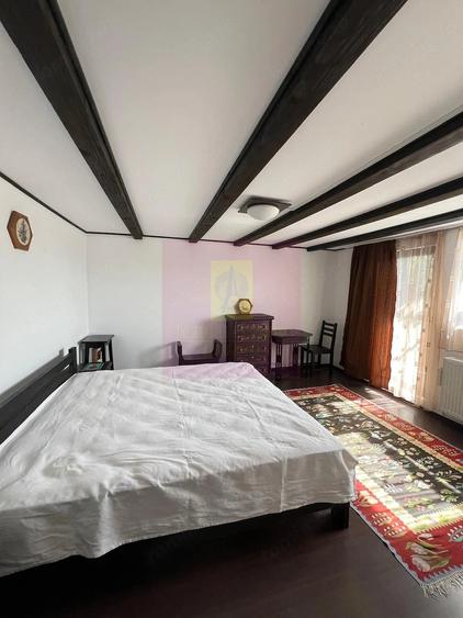 Casă cu 6 camere cu Teren 1593 Mp în Brebu