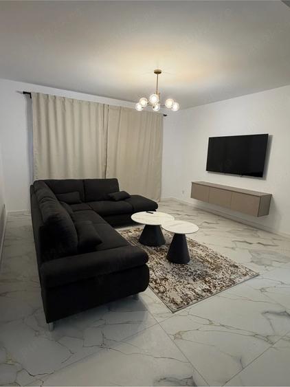 Apartament cu 3 camere decomandat în Malu Mare