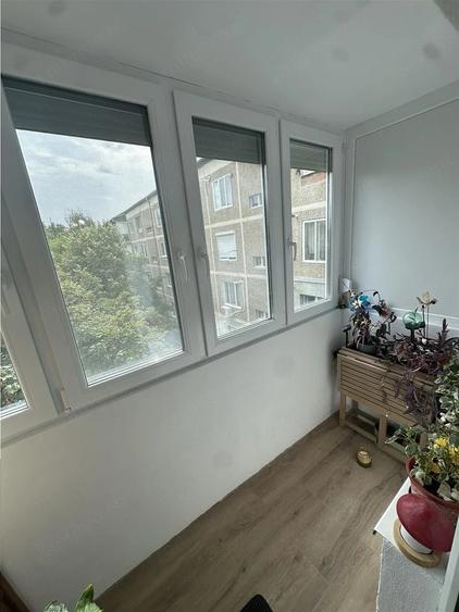 Apartament cu 3 camere decomandat în Lipovei