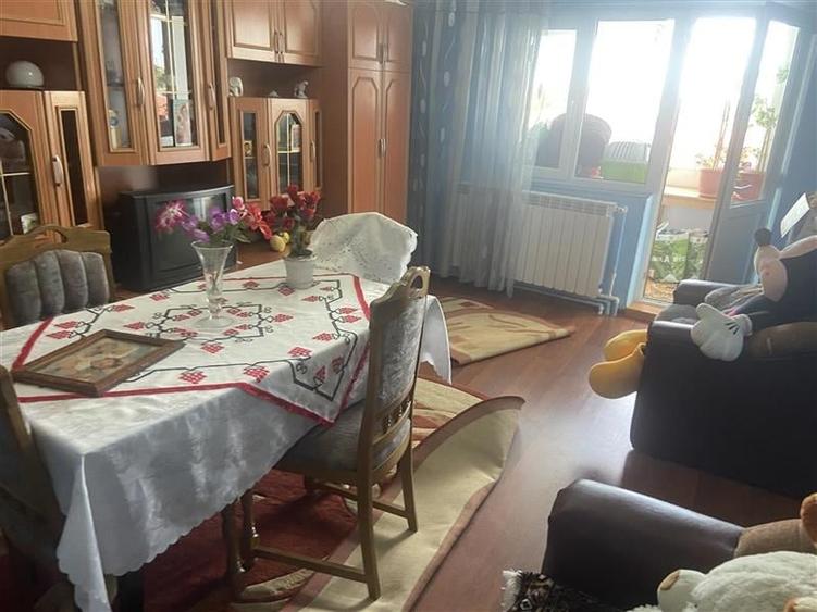 Apartament cu 3 camere decomandat în Nord-Est