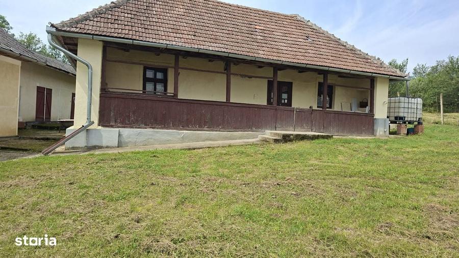Casă cu 4 camere în Deleni