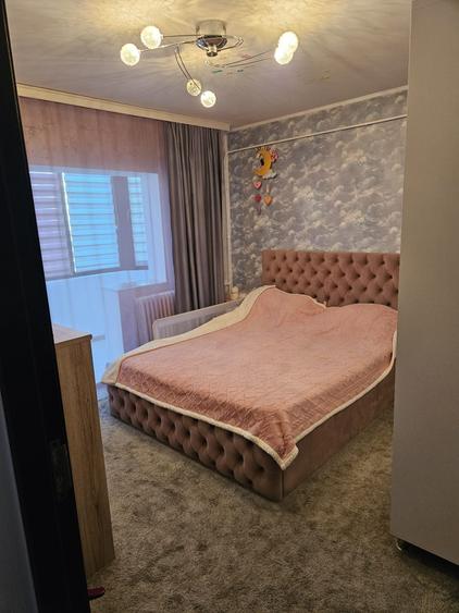 Apartament cu 2 camere decomandat în Trocadero