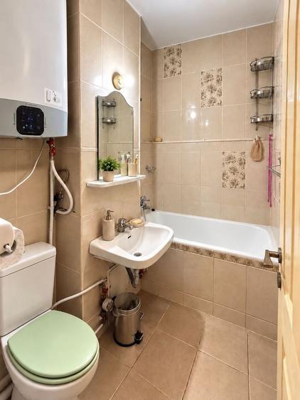 Apartament cu 3 camere semidecomandat în Bucur Obor