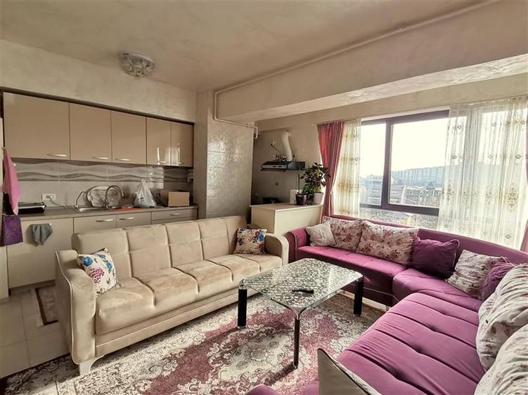 Apartament cu 4 camere semidecomandat în Colentina