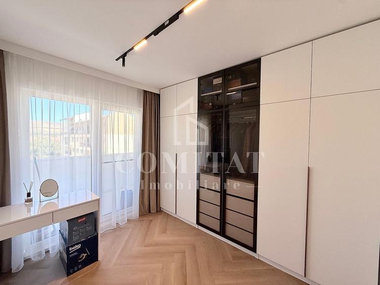 Apartament cu 3 camere semidecomandat, mobilat în Florești
