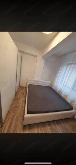 Apartament cu 3 camere decomandat în 1 Decembrie
