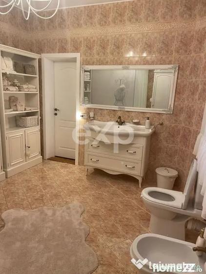 Casă cu 10 camere cu Teren 1329 Mp în Micro 6