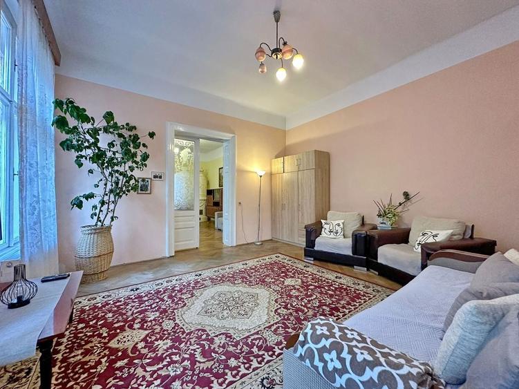Apartament cu 6 camere nedecomandat în Centrul Istoric