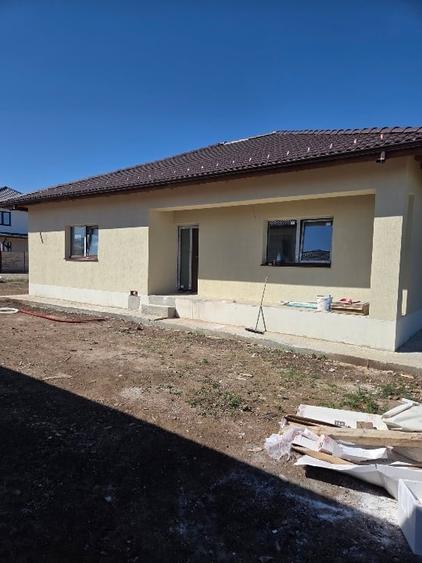 Casă individuală cu 4 camere cu Canalizare în Tărlungeni