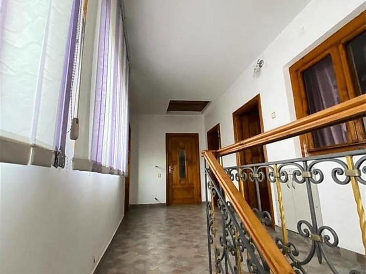 Casă individuală cu 7 camere cu Teren 450 Mp în Brestei